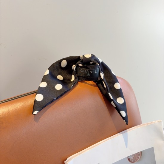 Packaged with p55CHANEL (Chanel) New Silk Polka Dot Clip Duckbill Clip Hairpin, Classic Letter Logo, It’s awesome to change the picture!Dealing for counter Packaged with p55CHANEL (Chanel) New Silk Polka Dot Clip Duckbill Clip Hairpin, Classic Letter Logo, It’s awesome to change the picture!Dealing for counter