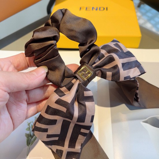 Packaged with p55FENDI (Fendi) Original single imported intestine ring, classic double-layer bow ribbon, hair ring, counter quality, retro classic style, high-end and elegant, and famous style! Packaged with p55FENDI (Fendi) Original single imported intestine ring, classic double-layer bow ribbon, hair ring, counter quality, retro classic style, high-end and elegant, and famous style!