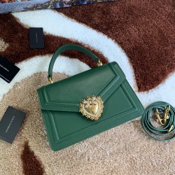 550 [Dolce Gabbana] Model number: 4158 Original single crossbody women's bag ➰Delicious handmade Imported cowhide with original hardware bag body with pure handmade oil on top of the top of many celebrities' favorites. Crossbody can be purchased overseas 
