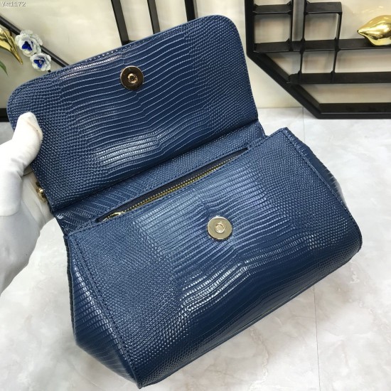 470 Small [Dolce Gabbana] Colorful Diamond Lizard Pattern Crossbody Bag Original Single Perfect Bag Shape Imported Top-Level Lizard Pattern Cowhide, Customized Vacuum High Electroplating Hardware All-match Bag Shape Hand-Off Crossbody is suitable for any 