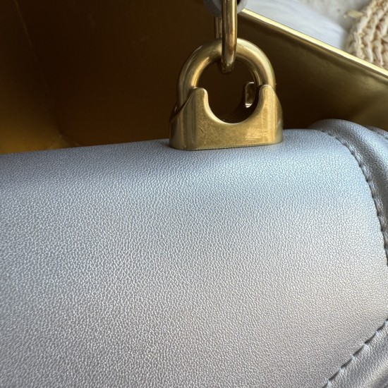 510 [Dolce Gabbana] Chain hand-held crossbody bag model number: 6613 plain paper Original ➰Delicious handmade Imported cowhide with original hardware bag body with pure handmade oil on top of the top of many celebrities' favorites, crossbody, special prod