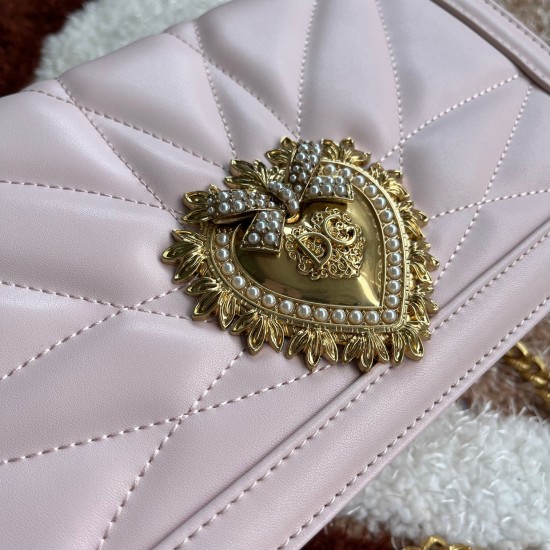 600 [Dolce Gabbana] Top original list ➰Delicious handmade Imported cowhide leather with original hardware bag body with pure handmade oil on top of the top of many celebrities' favorites. Crossbody can be purchased overseas for special products with a sty