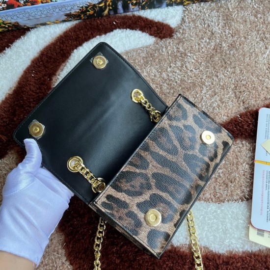 500 [Dolce Gabbana] Model number: 5183 Original order ➰Delicate handmade Imported cowhide with original hardware bag body with pure handmade oil on top of the top of many celebrities' favorites, crossbody, special products for overseas purchasing agents, 