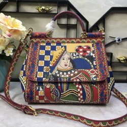 480 [Dolce Gabbana] The same crossbody bag as a celebrity, crossbody, mirror, overseas purchasing special products, fashionable and aura, brand new bag style, any combination can be as long as there is a fashionable heart, you can keep it clearly, when an