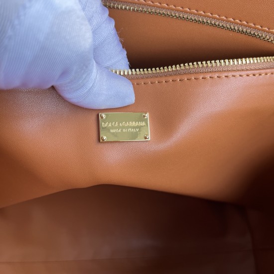 570 [Dolce Gabbana] New shopping bag, model number: 6650 Top original list ➰Delicious handmade, imported cowhide bag body with pure handmade oil edges on top, favorite of many celebrities, overseas purchasing special products, style and aura, as long as y