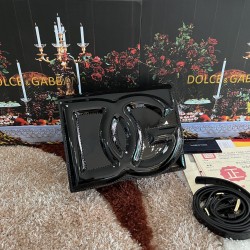 530 [Dolce Gabbana] Model number: 5515 Top original list ➰Delicious handmade, imported cowhide bag body with pure handmade oil edges on top, embellished with standing effect quilted DG log Fashion trend, favorite of many celebrities, crossbody, overseas p