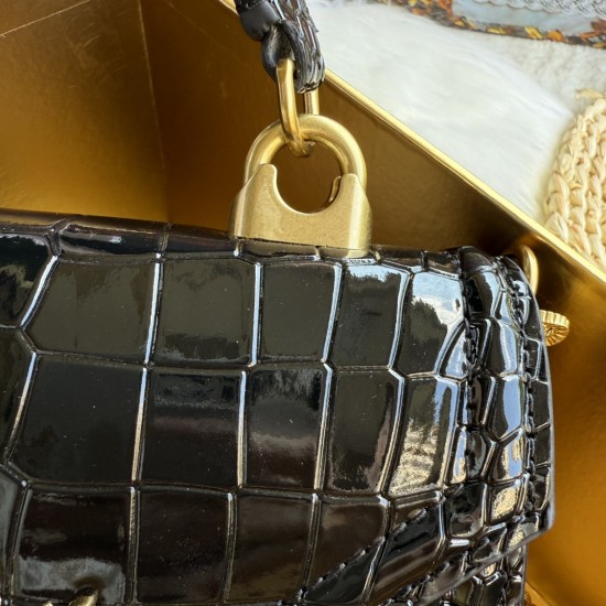 530 [Dolce Gabbana] Chain hand-held crossbody bag model number: 6613 crocodile pattern Top original list ➰Delicious handmade Imported cowhide with original hardware bag body top handmade oil edges The favorite of many celebrities, crossbody can be crossbo
