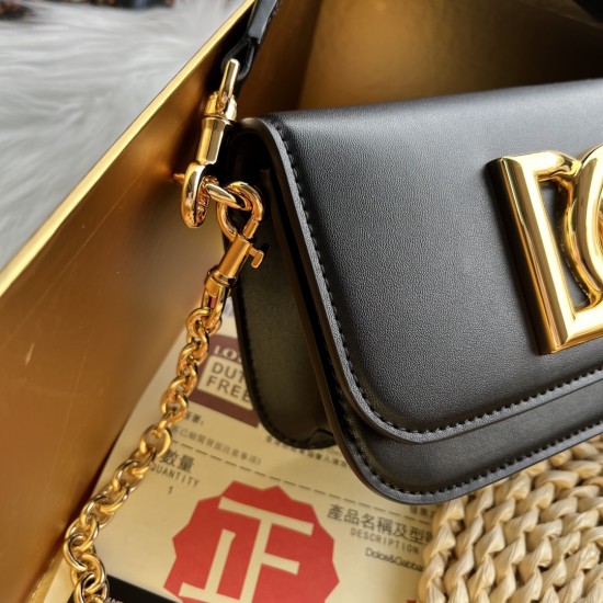 520 【Dolce Gabbana】New model number: 9113 original sheet ➰Delicate handmade, single shoulder crossbody, dual purpose, imported raw materials, real gold-plated DG logo on the bottom, the flip cover is hidden magnetic buckle, removable electroplated rutheni 520 【Dolce Gabbana】New model number: 9113 original sheet ➰Delicate handmade, single shoulder crossbody, dual purpose, imported raw materials, real gold-plated DG logo on the bottom, the flip cover is hidden magnetic buckle, removable electroplated rutheni