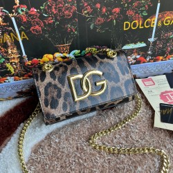 500 [Dolce Gabbana] Model number: 5183 Original order ➰Delicate handmade Imported cowhide with original hardware bag body with pure handmade oil on top of the top of many celebrities' favorites, crossbody, special products for overseas purchasing agents, 