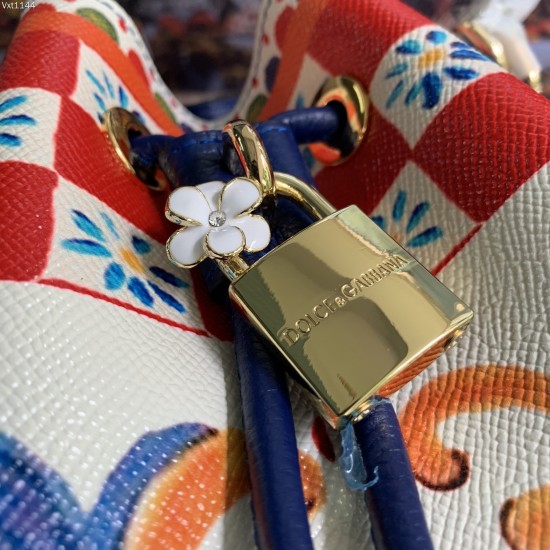 510 [Dolce Gabbana] Classic bucket bag, crossbody, special products for overseas purchasing, new bag style and aura, any combination can be used as long as there is a fashionable heart, you can keep it clearly when and where DG will always show you infini