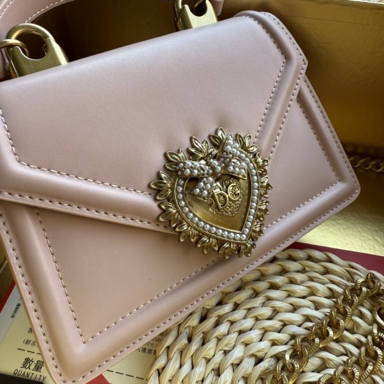 510 [Dolce Gabbana] Chain hand-held crossbody bag model number: 6613 plain paper Original ➰Delicious handmade Imported cowhide with original hardware bag body with pure handmade oil on top of the top of many celebrities' favorites, crossbody, special prod