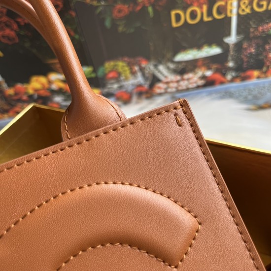 520 【Dolce Gabbana】New.Model number: 5527 Original DG Logo Bag Mini Tote Bag➰Deliciously handmade, imported cowhide bag body with pure handmade oil edges on top, the favorite of many celebrities, overseas purchasing special products, style and aura, as lo 520 【Dolce Gabbana】New.Model number: 5527 Original DG Logo Bag Mini Tote Bag➰Deliciously handmade, imported cowhide bag body with pure handmade oil edges on top, the favorite of many celebrities, overseas purchasing special products, style and aura, as lo