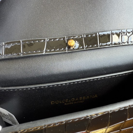 530 [Dolce Gabbana] Chain hand-held crossbody bag model number: 6613 crocodile pattern Top original list ➰Delicious handmade Imported cowhide with original hardware bag body top handmade oil edges The favorite of many celebrities, crossbody can be crossbo