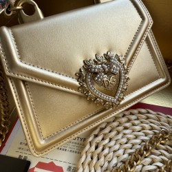 510 [Dolce Gabbana] Chain hand-held crossbody bag model number: 6613 plain paper Original ➰Delicious handmade Imported cowhide with original hardware bag body with pure handmade oil on top of the top of many celebrities' favorites, crossbody, special prod