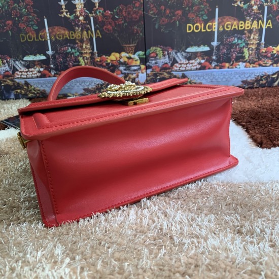 550 [Dolce Gabbana] Model number: 4158 Original single crossbody women's bag ➰Delicious handmade imported cowhide with original hardware bag body with pure handmade oil on top of the top of many celebrities' favorites. Crossbody can be purchased overseas 