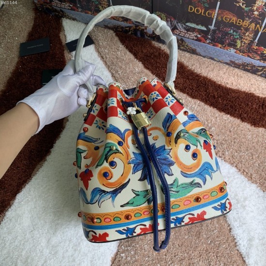 510 [Dolce Gabbana] Classic bucket bag, crossbody, special products for overseas purchasing, new bag style and aura, any combination can be used as long as there is a fashionable heart, you can keep it clearly when and where DG will always show you infini
