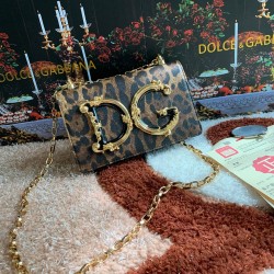 600 【Dolce Gabbana】Top original list ➰Delicate handmade series crossbody bags, imported raw materials, front embellishment, resin bottom plated true gold DG logo, front flip cover adopts hidden magnetic buckle opening and closing, fixed electroplated ruth