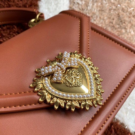 530 [Dolce Gabbana] Chain hand-held crossbody bag model number: 6613 original list ➰Delicious handmade Imported cowhide leather with original hardware bag body with pure handmade oil on top of the top of many celebrities' favorites. Crossbody can be purch