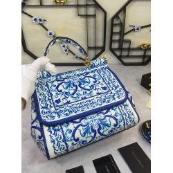 480 [Dolce Gabbana] The same crossbody bag as a celebrity, crossbody, mirror, overseas purchasing special products, fashionable and aura, brand new bag style, any combination can be as long as there is a fashionable heart, you can keep it clearly, when an