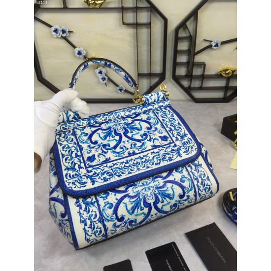 480 [Dolce Gabbana] The same crossbody bag as a celebrity, crossbody, mirror, overseas purchasing special products, fashionable and aura, brand new bag style, any combination can be as long as there is a fashionable heart, you can keep it clearly, when an