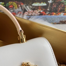 570 【Dolce Gabbana】❤️New.Model number: 9111 original list ➰Delicate and handmade, imported cowhide bag body with pure handmade oil edges on the top, embellished with DG double electroplating sign fashion trend, front flip cover adopts hidden magnetic buck