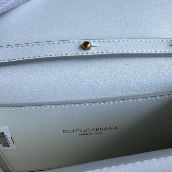 510 [Dolce Gabbana] Chain hand-held crossbody bag model number: 6613 plain paper Original ➰Delicious handmade Imported cowhide with original hardware bag body with pure handmade oil on top of the top of many celebrities' favorites, crossbody, special prod