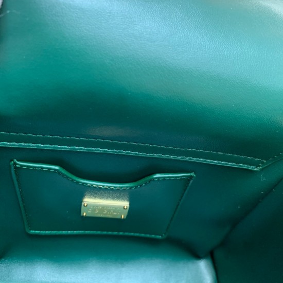 630 [Dolce Gabbana] Model number: 5180# Original order ➰Delicious handmade Imported cowhide with original hardware bag body with pure handmade oil on top of the top of many celebrities' favorites, crossbody, special products for overseas purchasing agents