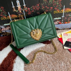 600 [Dolce Gabbana] Top original list ➰Delicious handmade Imported cowhide leather with original hardware bag body with pure handmade oil on top of the top of many celebrities' favorites. Crossbody can be purchased overseas for special products with a sty