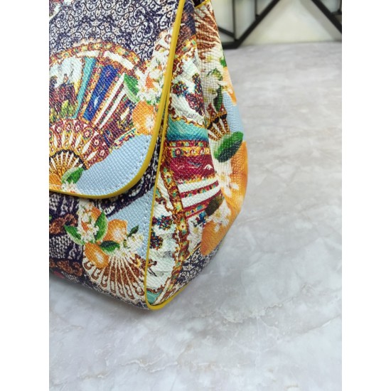 480 [Dolce Gabbana] The same crossbody bag as a celebrity, crossbody, mirror, overseas purchasing special products, fashionable and aura, brand new bag style, any combination can be as long as there is a fashionable heart, you can keep it clearly, when an