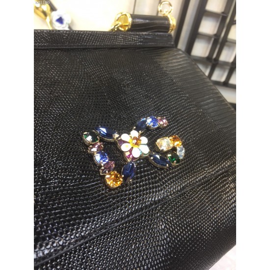 530 Medium size [Dolce Gabbana] Colorful Diamond Lizard Pattern Crossbody Bag Original Single Perfect Bag Shape Imported Top-Level Lizard Pattern Cowhide, Customized Vacuum High Electroplating Hardware All-match Bag Style Hand-Owned Crossbody is suitable 