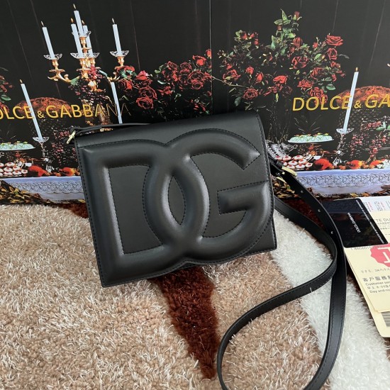 530 [Dolce Gabbana] Model number: 5515 Top original list ➰Delicious handmade, imported cowhide bag body with pure handmade oil edges on top, embellished with standing effect quilted DG log Fashion trend, favorite of many celebrities, crossbody, overseas p