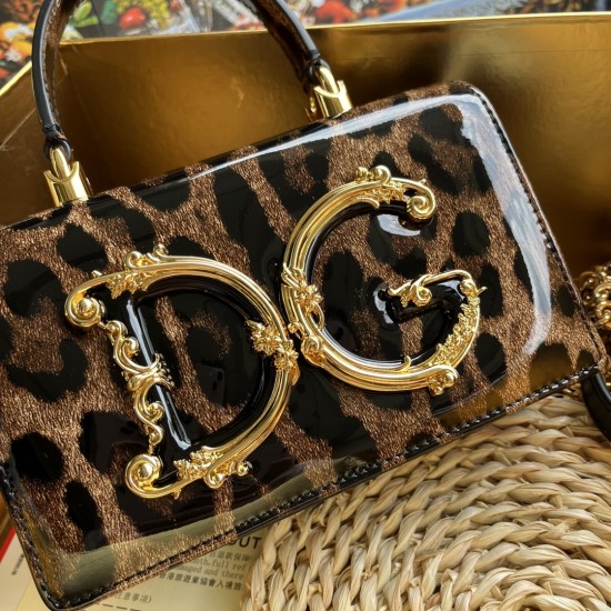 600 【Dolce Gabbana】❤️New.Model number: 9111 patent leather leopard print original ➰Delicate handmade, imported cowhide bag body with pure handmade oil edge on top, embellished with DG double electroplating sign fashion trend, front flip cover adopts hidde 600 【Dolce Gabbana】❤️New.Model number: 9111 patent leather leopard print original ➰Delicate handmade, imported cowhide bag body with pure handmade oil edge on top, embellished with DG double electroplating sign fashion trend, front flip cover adopts hidde