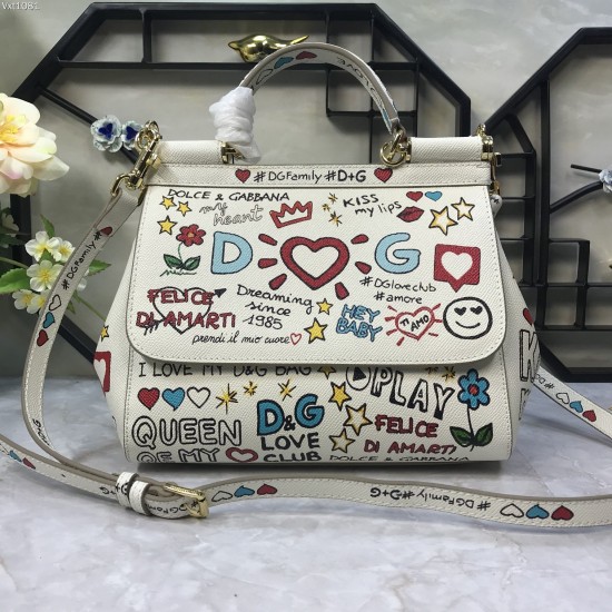 480 [Dolce Gabbana] Crossbody, mirror, special products for overseas purchasing, new bag style and aura, any combination can be as long as there is a fashionable heart, you can keep it clearly, when and where DG will always show you infinite surprises Lux