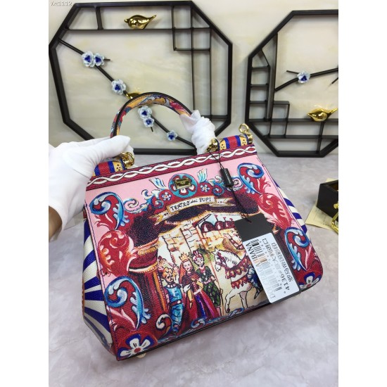 480 [Dolce Gabbana] The same crossbody bag as a celebrity, crossbody, mirror, overseas purchasing special products, fashionable and aura, brand new bag style, any combination can be as long as there is a fashionable heart, you can keep it clearly, when an