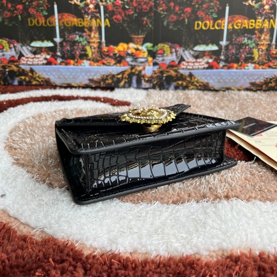 550 [Dolce Gabbana] Chain hand-held crossbody bag model number: 6613 crocodile pattern Original list ➰Delicious handmade Imported cowhide with original hardware bag body top pure handmade oil edges The favorite of many celebrities is Crossbody, Special pr