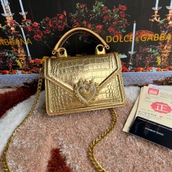 550 [Dolce Gabbana] Chain hand-held crossbody bag model number: 6613 crocodile pattern Original list ➰Delicious handmade Imported cowhide with original hardware bag body top pure handmade oil edges The favorite of many celebrities is Crossbody, Special pr