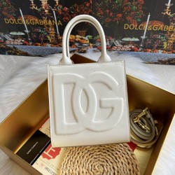 520 【Dolce Gabbana】New.Model number: 5527 Original DG Logo Bag Mini Tote Bag➰Deliciously handmade, imported cowhide bag body with pure handmade oil edges on top, the favorite of many celebrities, overseas purchasing special products, style and aura, as lo