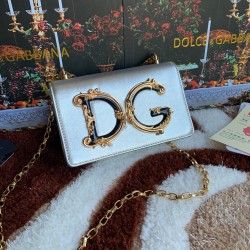 600 【Dolce Gabbana】Top original list ➰Delicate handmade series crossbody bags, imported raw materials, front embellishment, resin bottom plated true gold DG logo, front flip cover adopts hidden magnetic buckle opening and closing, fixed electroplated ruth