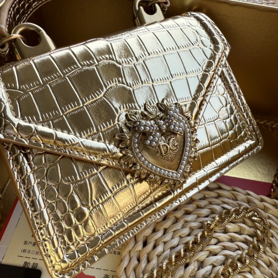 530 [Dolce Gabbana] Chain hand-held crossbody bag model number: 6613 crocodile pattern Top original list ➰Delicious handmade Imported cowhide with original hardware bag body top handmade oil edges The favorite of many celebrities, crossbody can be crossbo