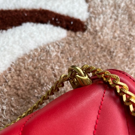 600 [Dolce Gabbana] Top original list ➰Delicious handmade Imported cowhide leather with original hardware bag body with pure handmade oil on top of the top of many celebrities' favorites. Crossbody can be purchased overseas for special products with a sty