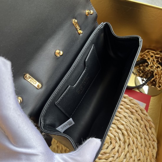 550 【Dolce Gabbana】❤️New.Model number: 9111 original list ➰Delicate and handmade, imported cowhide bag body with pure handmade oil edges on the top, embellished with DG double electroplating sign fashion trend, front flip cover adopts hidden magnetic buck 550 【Dolce Gabbana】❤️New.Model number: 9111 original list ➰Delicate and handmade, imported cowhide bag body with pure handmade oil edges on the top, embellished with DG double electroplating sign fashion trend, front flip cover adopts hidden magnetic buck