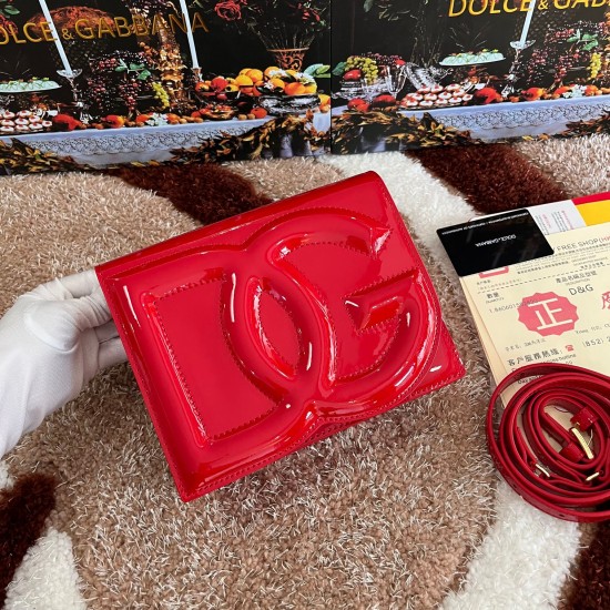 530 [Dolce Gabbana] Model number: 5515 Patent leather top original sheet ➰Delicious handmade, imported cowhide bag body with pure handmade oil edges on top, embellished with standing effect quilted DG log Fashion trend, favorite of many celebrities, cross