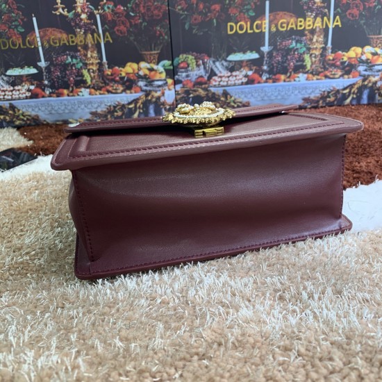 550 [Dolce Gabbana] Model number: 4158 Original single crossbody women's bag ➰Delicious handmade Imported cowhide with original hardware bag body with pure handmade oil on top of the top of many celebrities' favorites. Crossbody can be purchased overseas 
