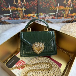 530 [Dolce Gabbana] Chain hand-held crossbody bag model number: 6613 crocodile pattern Top original list ➰Delicious handmade Imported cowhide with original hardware bag body top handmade oil edges The favorite of many celebrities, crossbody can be crossbo