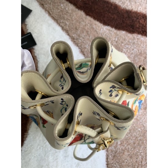 510 [Dolce Gabbana] Classic bucket bag, crossbody, special products for overseas purchasing, new bag style and aura, any combination can be used as long as there is a fashionable heart, you can keep it clearly when and where DG will always show you infini