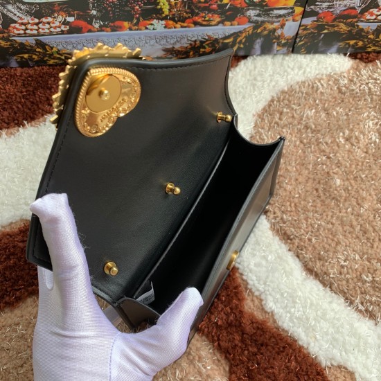 530 [Dolce Gabbana] Chain hand-held crossbody bag model number: 6613 original list ➰Delicious handmade Imported cowhide leather with original hardware bag body with pure handmade oil on top of the top of many celebrities' favorites. Crossbody can be purch