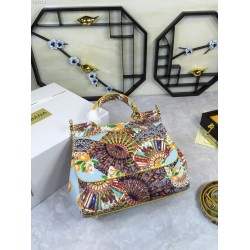480 [Dolce Gabbana] The same crossbody bag as a celebrity, crossbody, mirror, overseas purchasing special products, fashionable and aura, brand new bag style, any combination can be as long as there is a fashionable heart, you can keep it clearly, when an