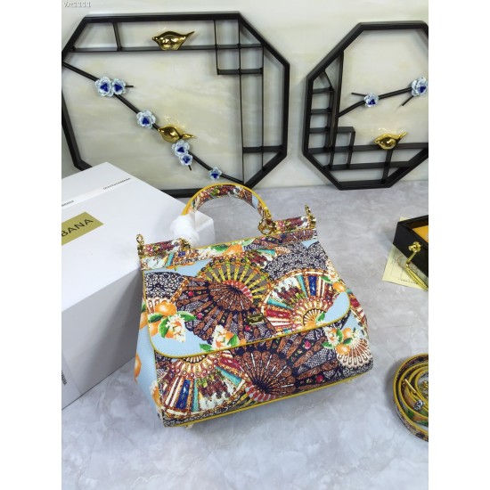 480 [Dolce Gabbana] The same crossbody bag as a celebrity, crossbody, mirror, overseas purchasing special products, fashionable and aura, brand new bag style, any combination can be as long as there is a fashionable heart, you can keep it clearly, when an