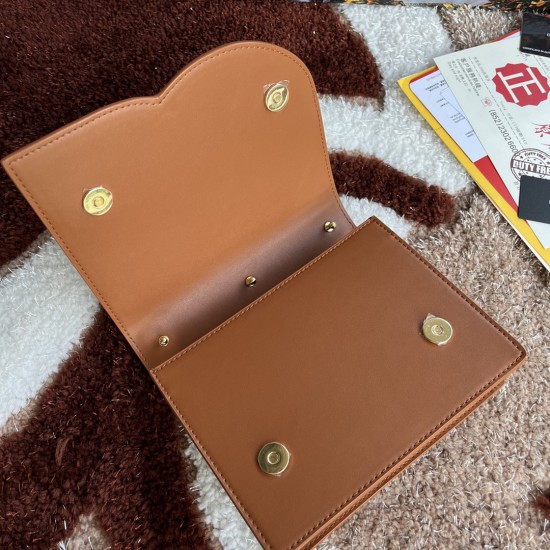 530 [Dolce Gabbana] Model number: 5515 Top original list ➰Delicious handmade, imported cowhide bag body with pure handmade oil edges on top, embellished with standing effect quilted DG log Fashion trend, favorite of many celebrities, crossbody, overseas p