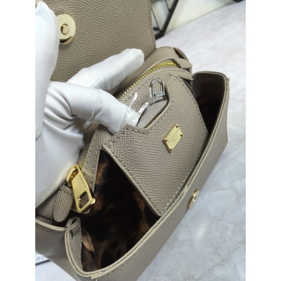 410 Small, high-end product [Dolce Gabbana] crossbody women's bag ➰Delicate handmade, classic style, solid color versatile, favorite of many celebrities, crossbody, mirror, overseas purchasing special products!Imported palm-print cowhide with original har